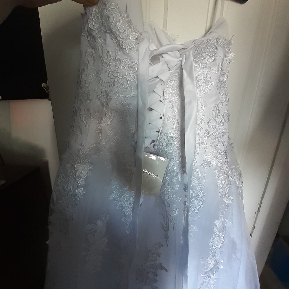 Wedding  dress - Picture 4 of 5